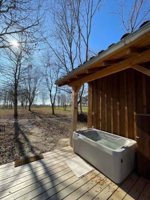 Dome Insolite Lichen Jacuzzi Et Petits-Dejeuners Inclus Gondrin Exterior foto