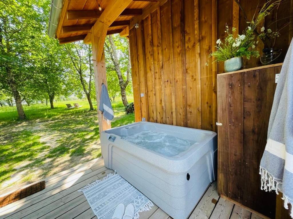 Dome Insolite Lichen Jacuzzi Et Petits-Dejeuners Inclus Gondrin Exterior foto